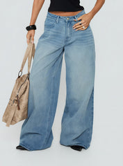 Naylor Mid Rise Wide Leg Jeans Light Wash Denim Light Blue Wash Petite