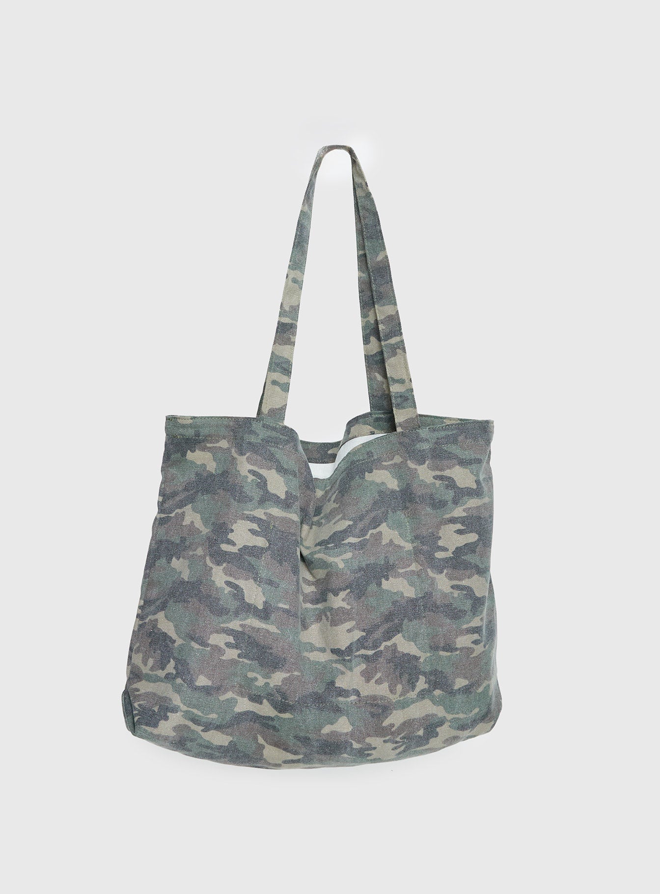 Smolder Tote Bag Camo